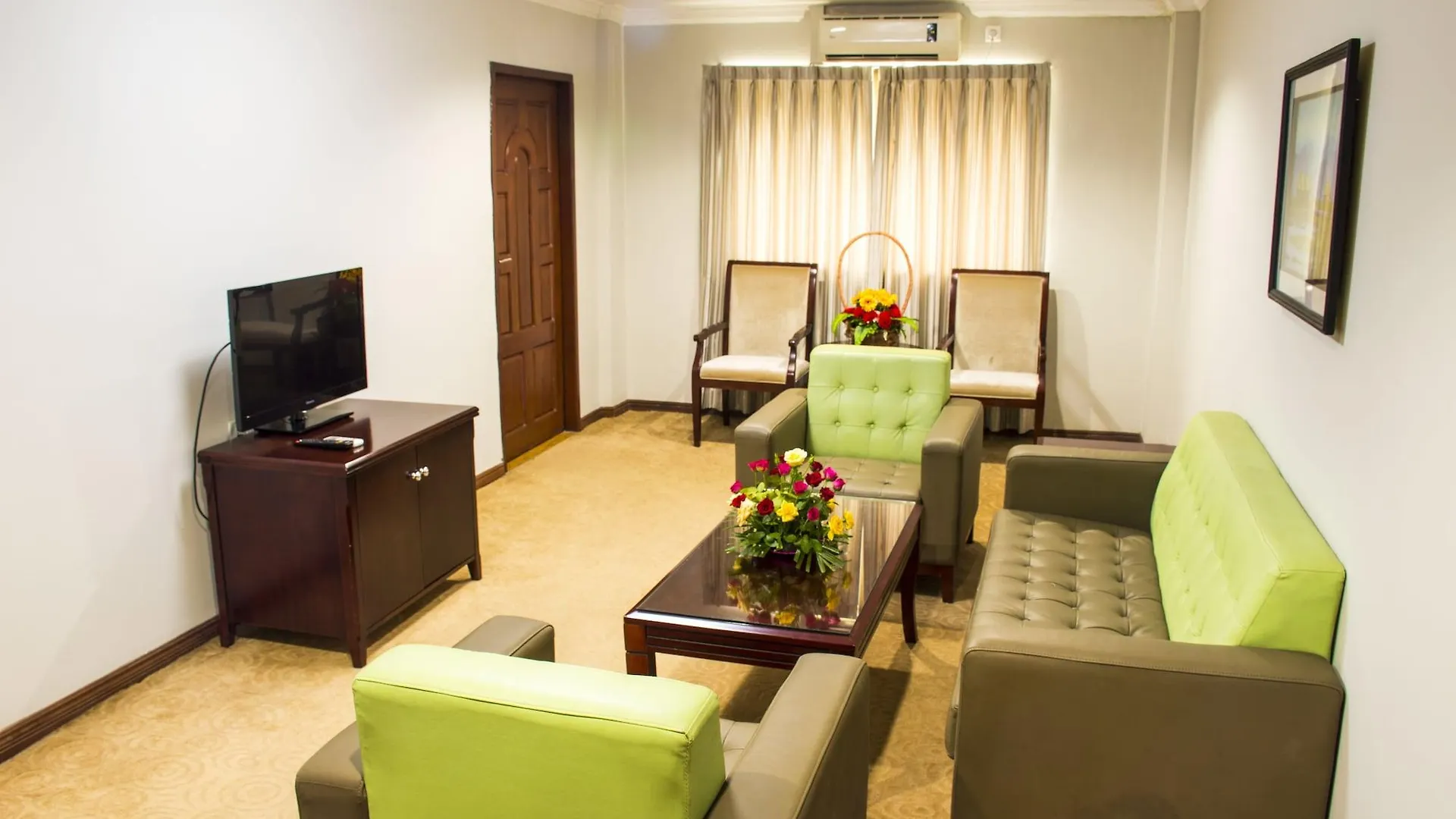Green Leaf Hotel Yangon